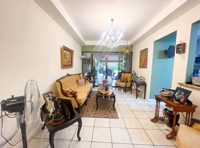 CASA EN VENTA | UNA SOLA PLANTA | CON JARDÍN EN ROHRMOSER | P660