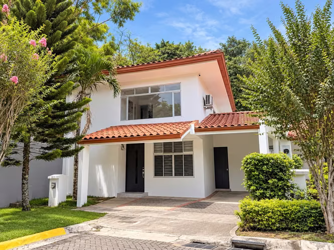 ALQUILER DE CASA EN HACIENDA COLON, CIUDAD COLON