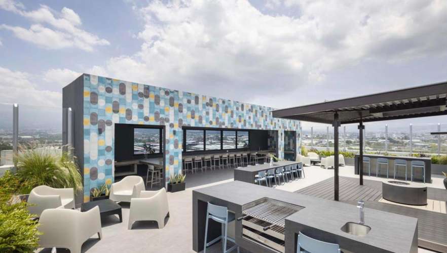 Apartamento amueblado en Núcleo Sabana | 1 hab, king, piso 18, vista al atardecer