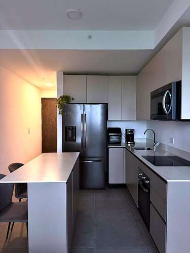 Apartamento amueblado en Núcleo Sabana | 1 hab, king, piso 18, vista al atardecer
