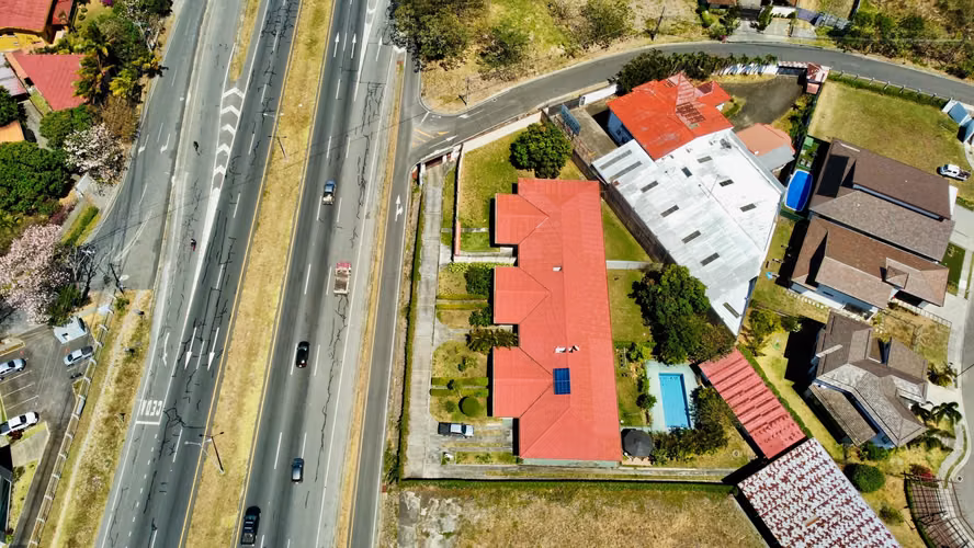 Se vende Propiedad con 3 edificaciones  - Imagen 5