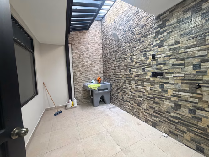 A la venta casa de 6 dormiten El Loma 2000 El Coyol de Alajuela - Imagen 9