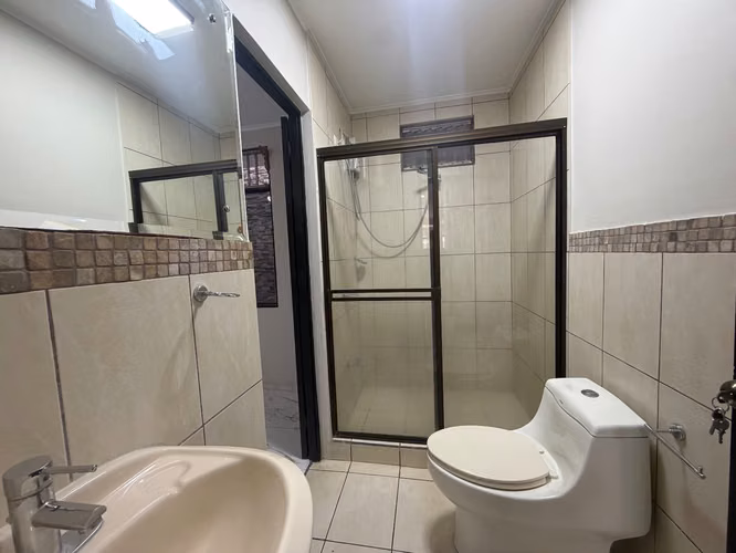 A la venta casa de 6 dormiten El Loma 2000 El Coyol de Alajuela - Imagen 12
