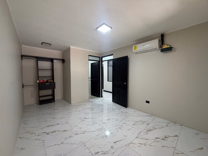 A la venta casa de 6 dormiten El Loma 2000 El Coyol de Alajuela - Imagen 19