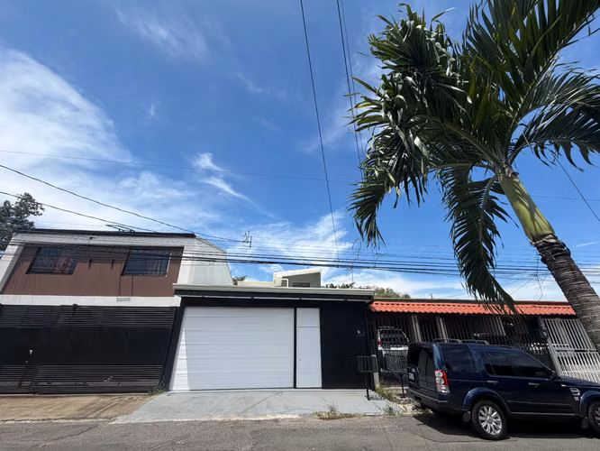 A la venta casa de 6 dormiten El Loma 2000 El Coyol de Alajuela