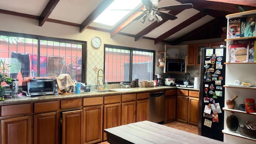 Se vende amplia casa en el Alto de las Palomas, Escazú. - Imagen 5