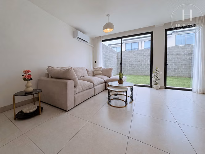 Se Vende Casa Condominio Lindora Village Santa Ana 3 Habitaciones mas Sala de TV y Patio NJA1465JB - Imagen 3