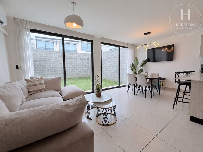 Se Vende Casa Condominio Lindora Village Santa Ana 3 Habitaciones mas Sala de TV y Patio NJA1465JB - Imagen 2
