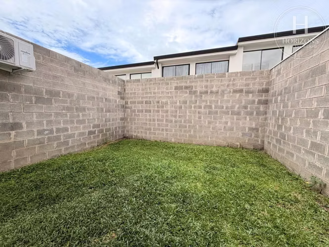 Se Vende Casa Condominio Lindora Village Santa Ana 3 Habitaciones mas Sala de TV y Patio NJA1465JB - Imagen 7