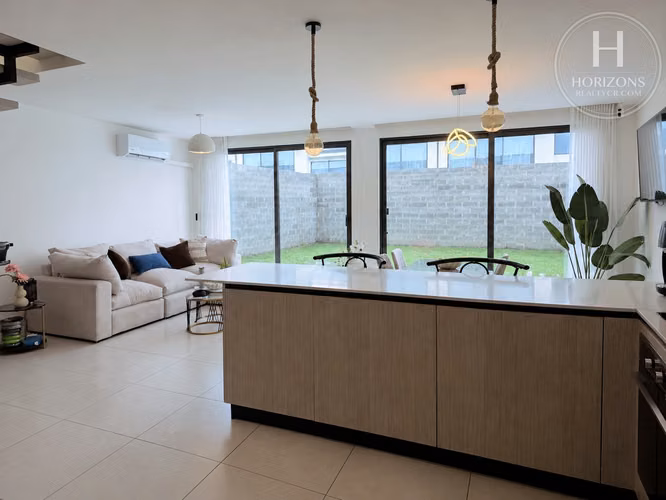 Se Vende Casa Condominio Lindora Village Santa Ana 3 Habitaciones mas Sala de TV y Patio NJA1465JB - Imagen 5
