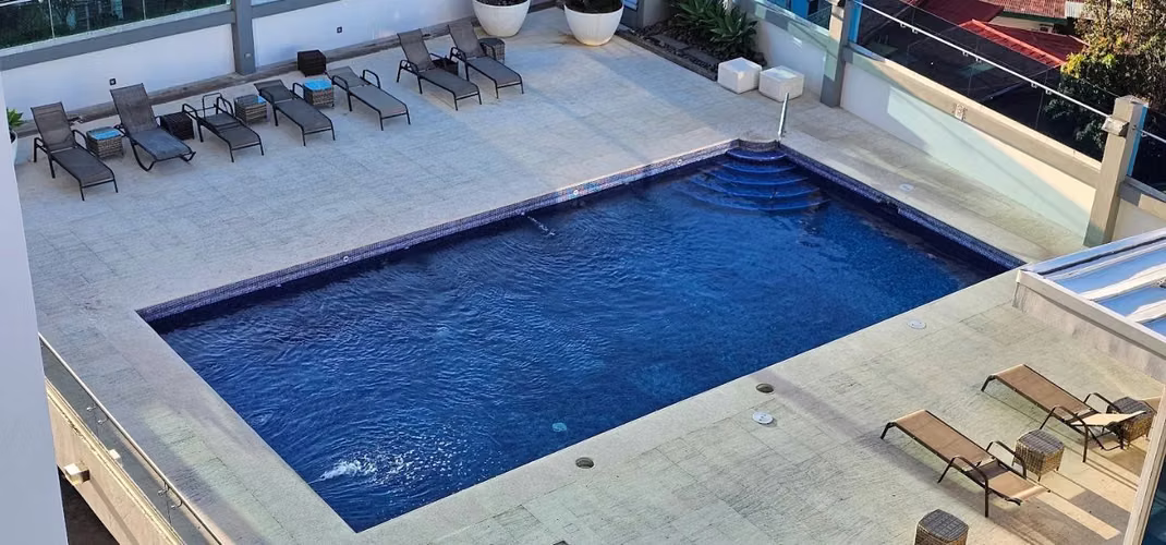 Viva o Invierta: Apto NUEVO Esquinero Amoblado en Los Yoses | Vistas 180° ($210K) - Imagen 12