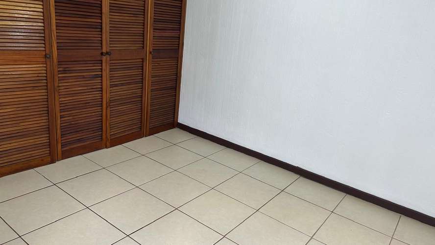 Venta de Amplio Apartamento La Uruca - Imagen 6