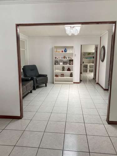 Escazú San Rafael Hermosa y Amplia Casa en Alquiler 4 HAB + Apartamento $3200  - Imagen 2