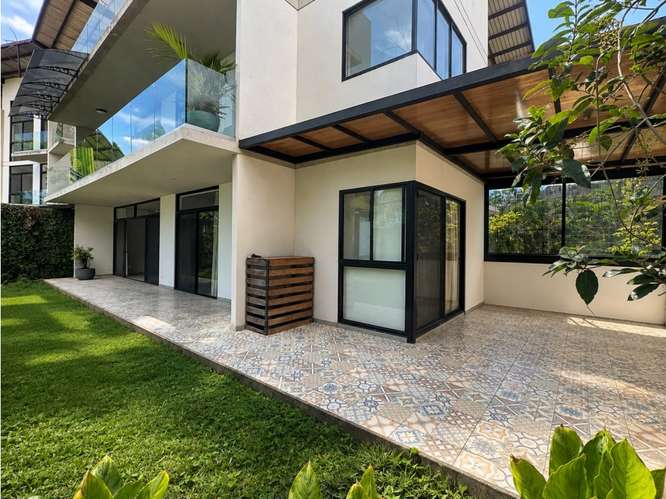 Apartamento contemporáneo en primer piso en Santa Ana centro - Imagen 2