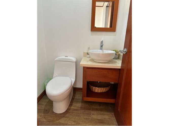 Moderna Casa con Ubicación Excepcional en Santa Ana - Imagen 9