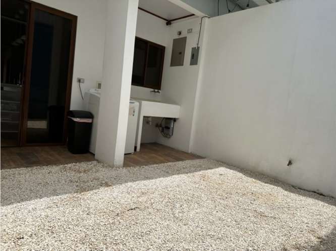 Moderna Casa con Ubicación Excepcional en Santa Ana - Imagen 10