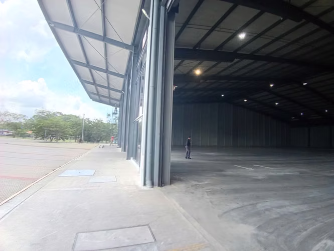 BODEGA/NAVE INDUSTRIAL DE 3.744 M2 EN ALAJUELA EN ALQUILER - Imagen 2