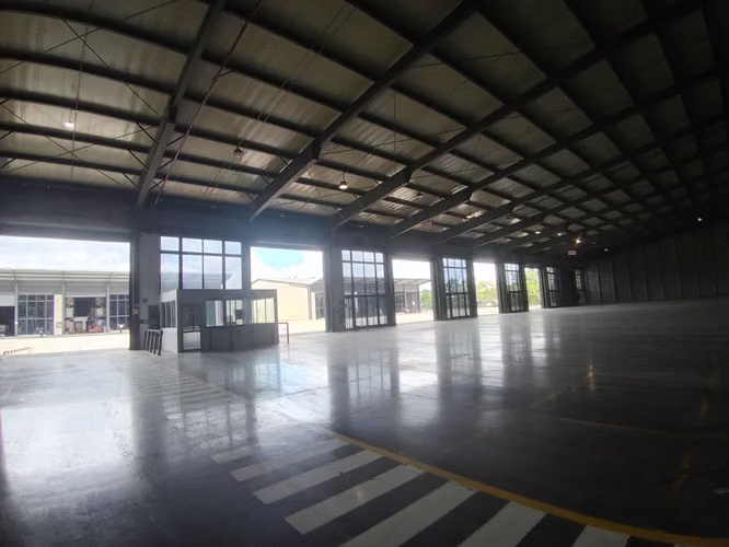 BODEGA/NAVE INDUSTRIAL DE 3.744 M2 EN ALAJUELA EN ALQUILER - Imagen 7
