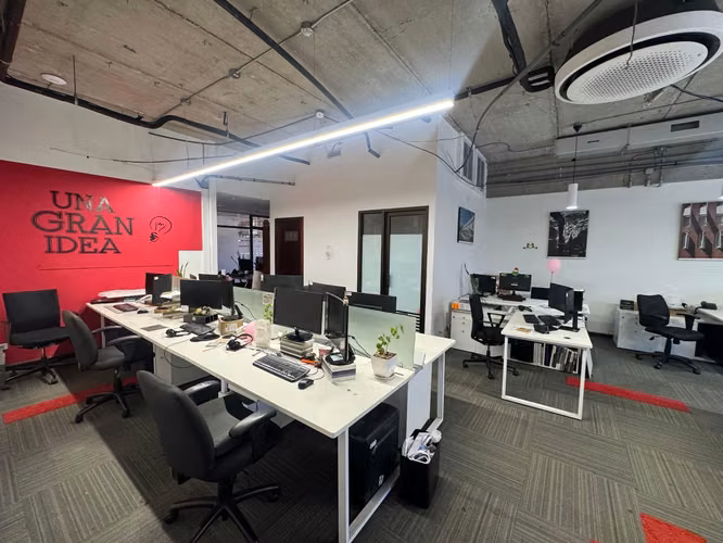 Oficina amueblada de 247 m² con aire acondicionado y 4 estacionamientos en Ofiplaza del Este - Imagen 4