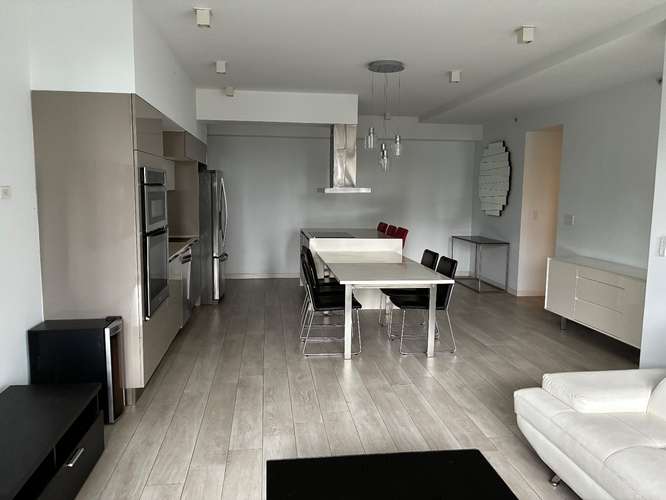 Exclusivo apartamento amueblado de 2 habitaciones en Rohrmoser con piscina y vistas a la montaña