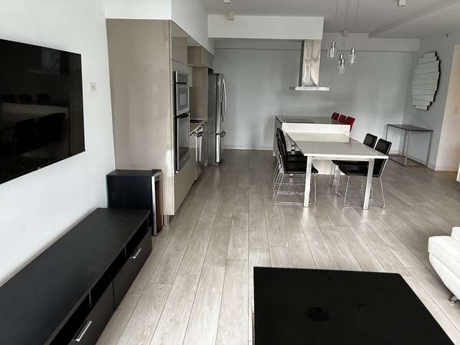 Exclusivo apartamento amueblado de 2 habitaciones en Rohrmoser con piscina y vistas a la montaña