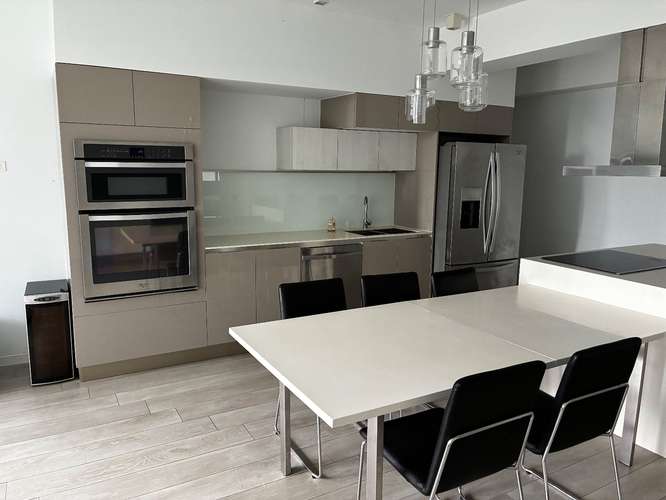Exclusivo apartamento amueblado de 2 habitaciones en Rohrmoser con piscina y vistas a la montaña