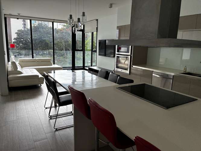 Exclusivo apartamento amueblado de 2 habitaciones en Rohrmoser con piscina y vistas a la montaña