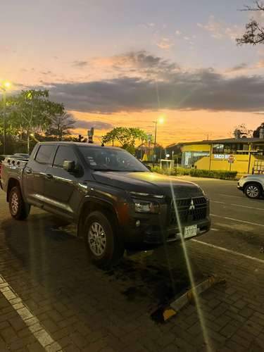  SE VENDE MITSUBISHI L – ¡IMPECABLE, COMO NUEVA! 