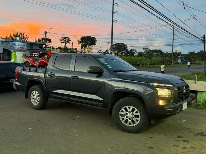  SE VENDE MITSUBISHI L – ¡IMPECABLE, COMO NUEVA! 