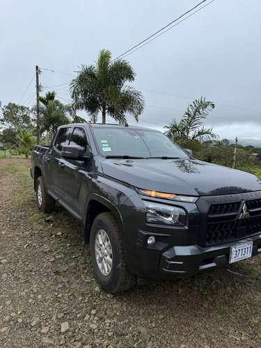  SE VENDE MITSUBISHI L – ¡IMPECABLE, COMO NUEVA! 