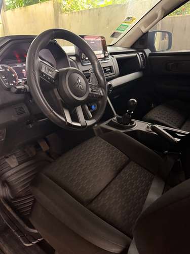  SE VENDE MITSUBISHI L – ¡IMPECABLE, COMO NUEVA! 
