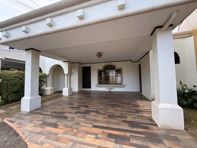 EN VENTA - AMPLIA CASA - RESIDENCIAL EL PASO DE LAS GARZAS - BELEN - Imagen 3