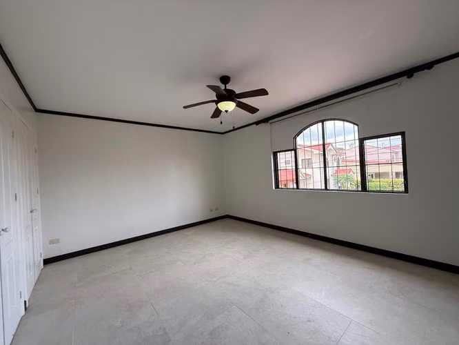 EN VENTA - AMPLIA CASA - RESIDENCIAL EL PASO DE LAS GARZAS - BELEN - Imagen 14