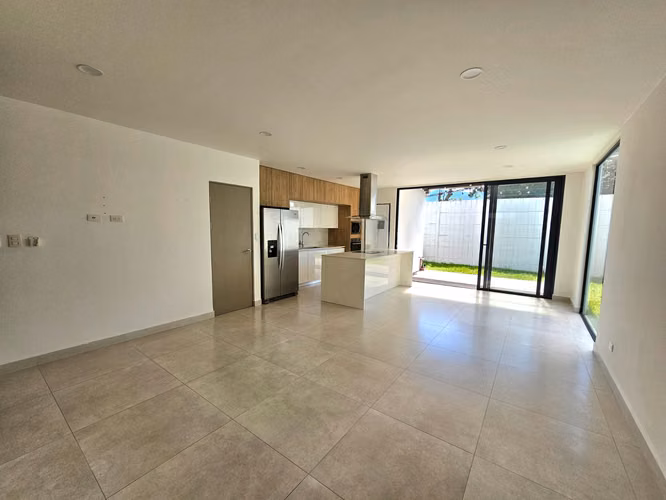 Townhouse en Condominio en Pozos, Santa Ana, 3HAB/2.5BA - 160 m2 - Imagen 3