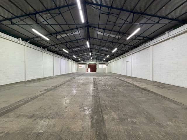 Alquiler de bodega/local comercial de 630m² con excelente exposición en San José Capital - Imagen 5