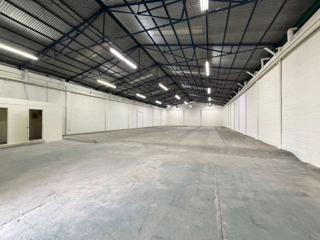 Alquiler de bodega/local comercial de 630m² con excelente exposición en San José Capital - Imagen 2