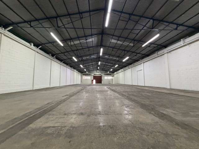 Alquiler de bodega/local comercial de 630m² con excelente exposición en San José Capital - Imagen 7