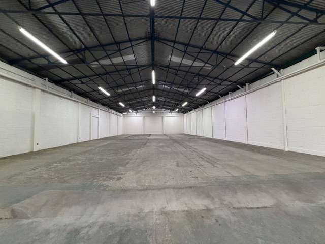 Alquiler de bodega/local comercial de 630m² con excelente exposición en San José Capital - Imagen 4