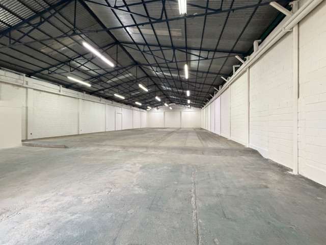 Alquiler de bodega/local comercial de 630m² con excelente exposición en San José Capital - Imagen 3