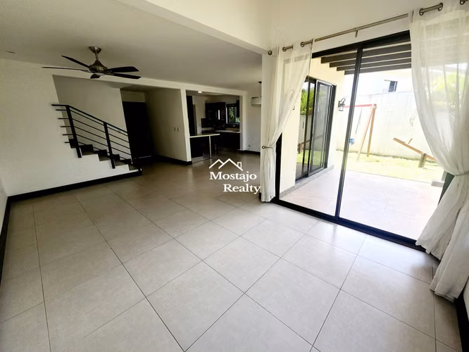 Alquiler de Casa esquinera, linea blanca, Condominio Parques del Sol, Santa Ana - Imagen 7