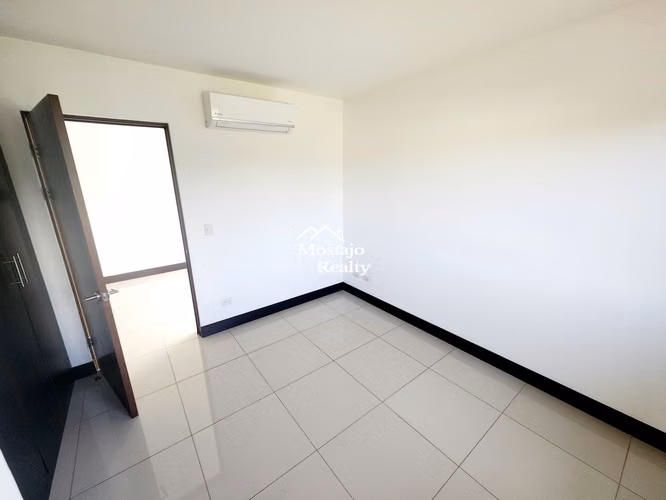 Alquiler de Casa esquinera, linea blanca, Condominio Parques del Sol, Santa Ana - Imagen 10