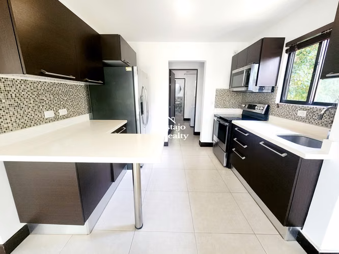 Alquiler de Casa esquinera, linea blanca, Condominio Parques del Sol, Santa Ana - Imagen 1