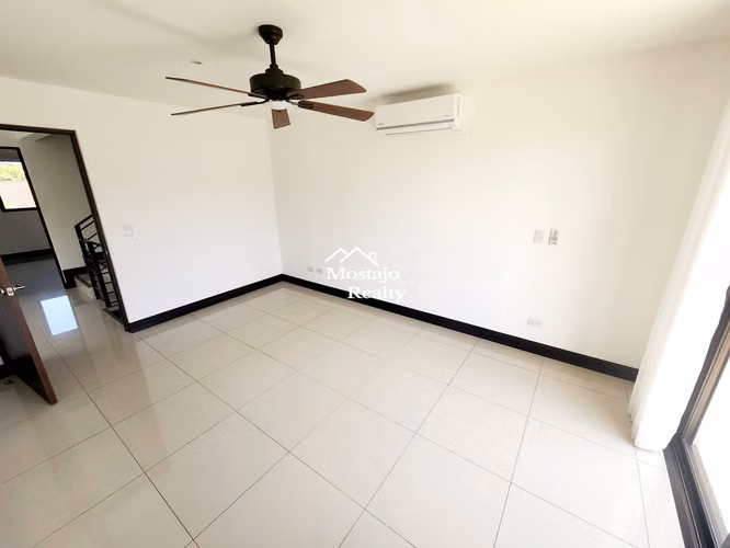 Alquiler de Casa esquinera, linea blanca, Condominio Parques del Sol, Santa Ana - Imagen 13