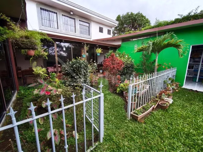 Venta de Casa en Residencial Guayabos, Curridabat, ID#43670 - Imagen 9