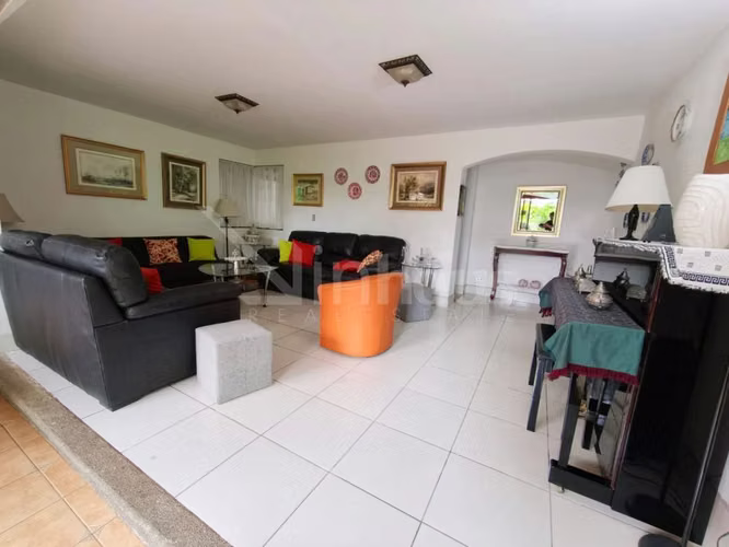 Venta de Casa en Residencial Guayabos, Curridabat, ID#43670 - Imagen 2
