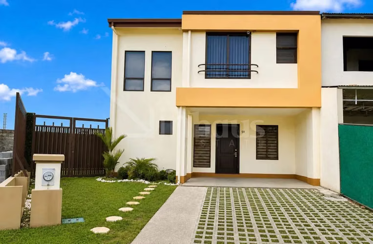Venta de Casa con Piscina en Condominio ID#43428