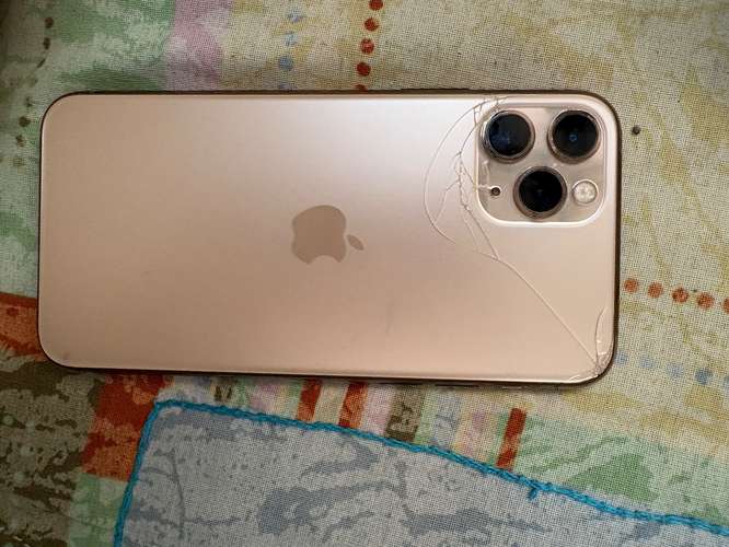 iPhone 11 Pro dorado, ideal para repuestos  - Imagen 3