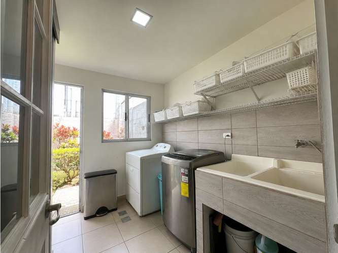 Casa de 3 niveles en condominio en San Pablo de Heredia, 3 habitaciones y 2 parqueos - Imagen 9