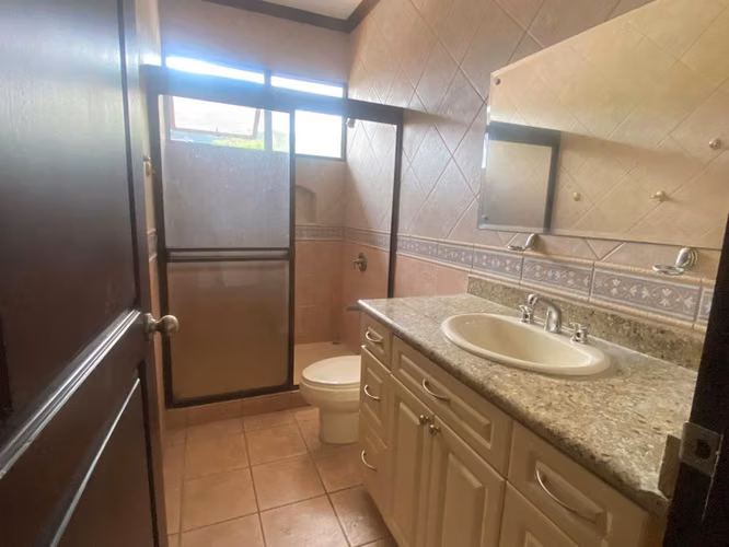 Nuevo en el mercado, vistas buenas, casa en condominio,gran sala enorme. - Imagen 5