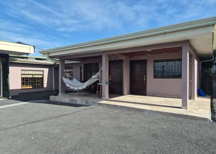  Propiedad de 890 m² con 2 Casas Independientes y Uso de Suelo Mixto | San Pablo de Heredia